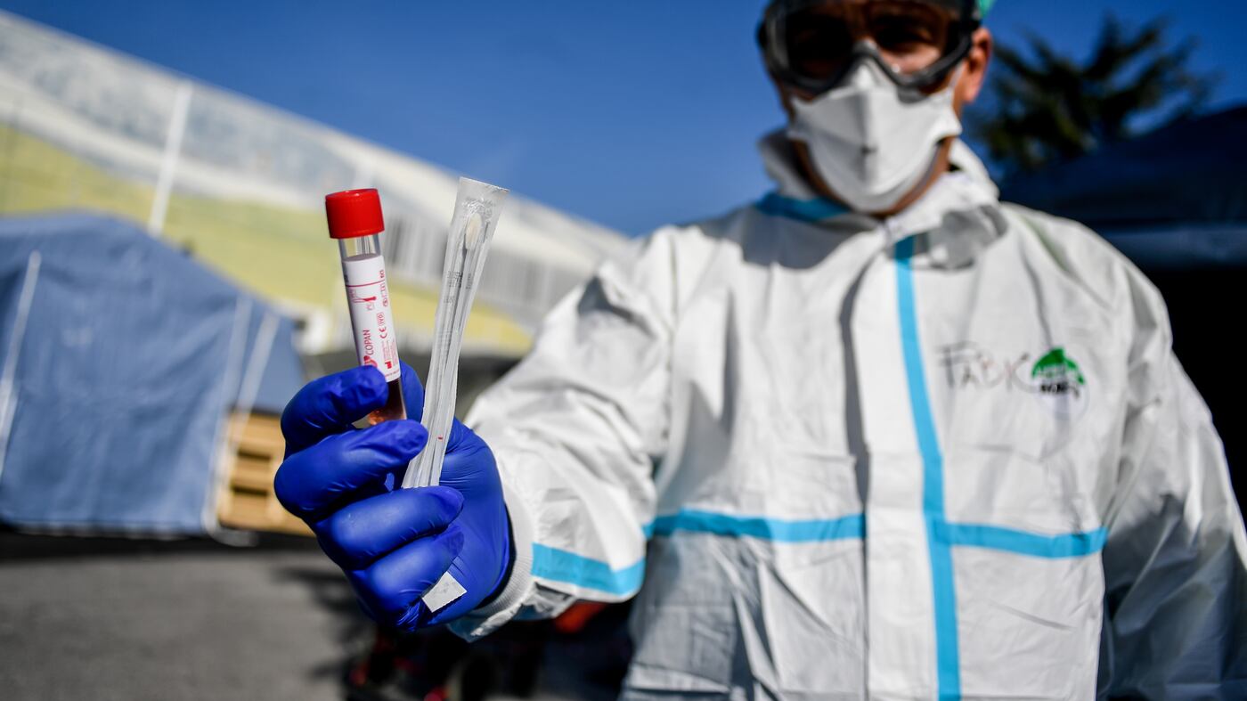 L'Agenzia del farmaco stronca Conte: "Vaccino a Natale? Ingannevole"