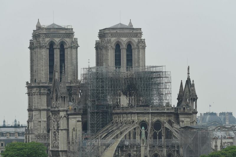 Notre Dame in fiamme: le foto del salvataggio 10