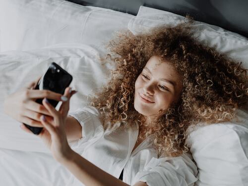 Bed rotting, la nuova tendenza di Tik Tok tra benefici e criticità