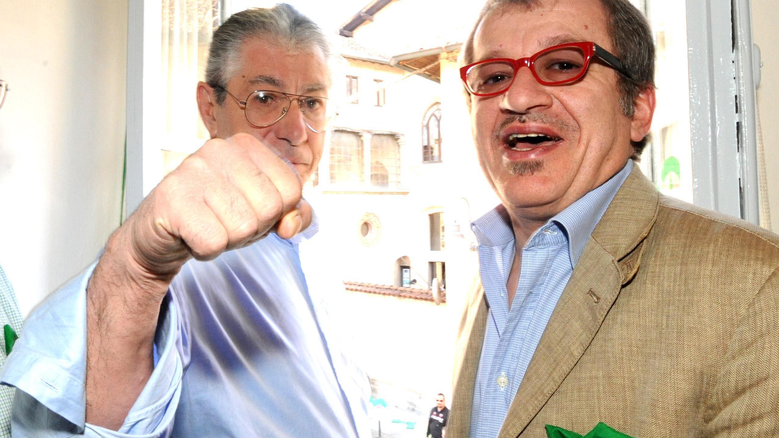 L'ennesima pace tra Maroni e Bossi: al Senatùr assegno ma niente cariche