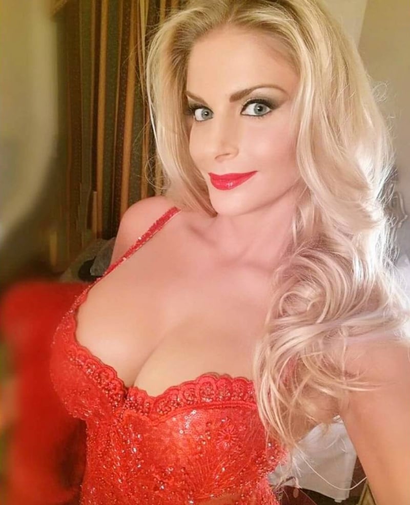 Francesca Cipriani e Valeria Marini, le foto sexy 20