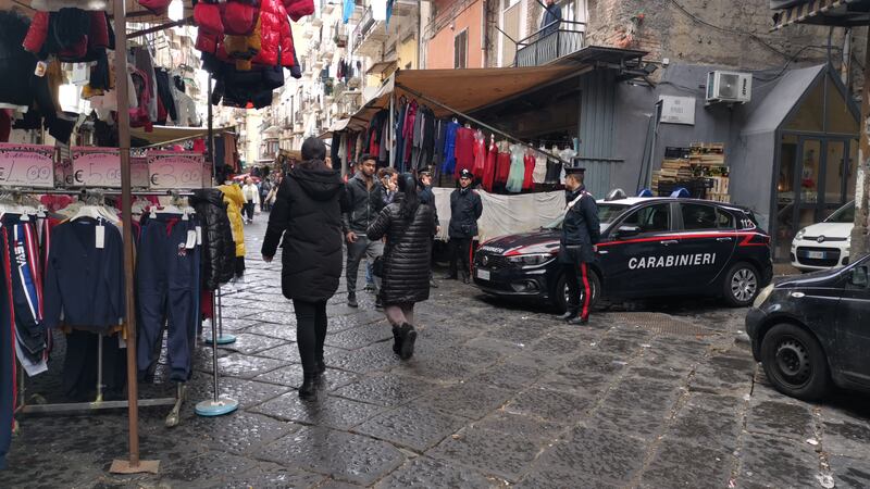 I controlli delle forze dell'ordine nel mercato storico del Buvero 3