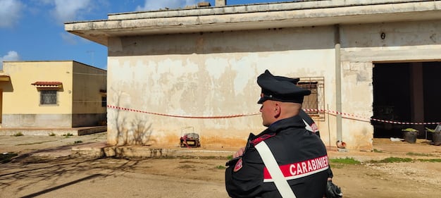 Duplice omicidio a Serranova, morti due coniugi: le immagini dal posto 8