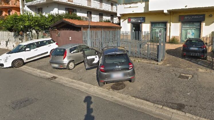 Bomba nella notte in una banca di Giugliano, ma il colpo non va a segno