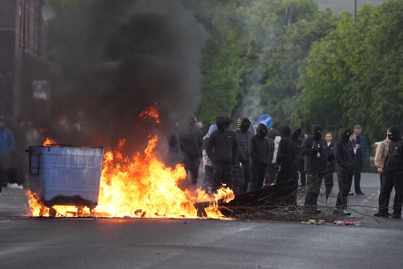 Belfast in rivolta: le immagini delle proteste anti migranti 7