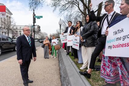 Le proteste dei tiktoker fuori dal Congresso Usa 5