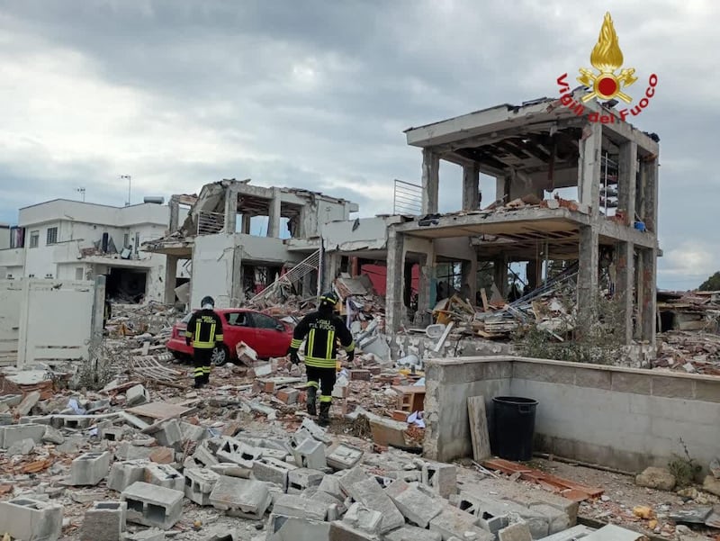 Esplosione a Roma, crolla palazzina - FOTO 3