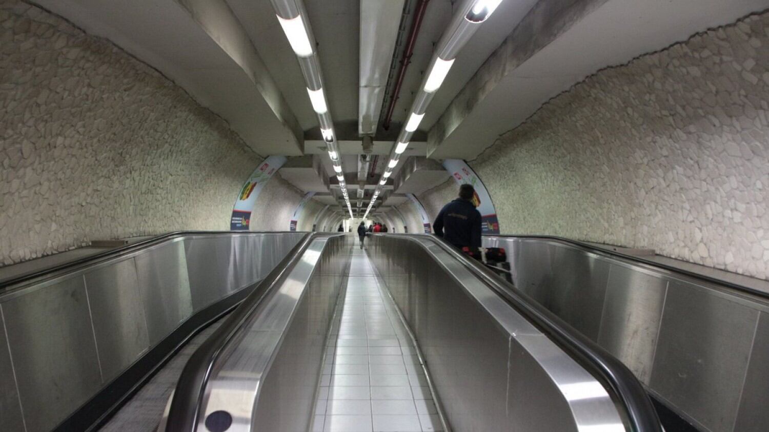 Il far west di Roma a 5 Stelle: aggredito coi bastoni in metrò
