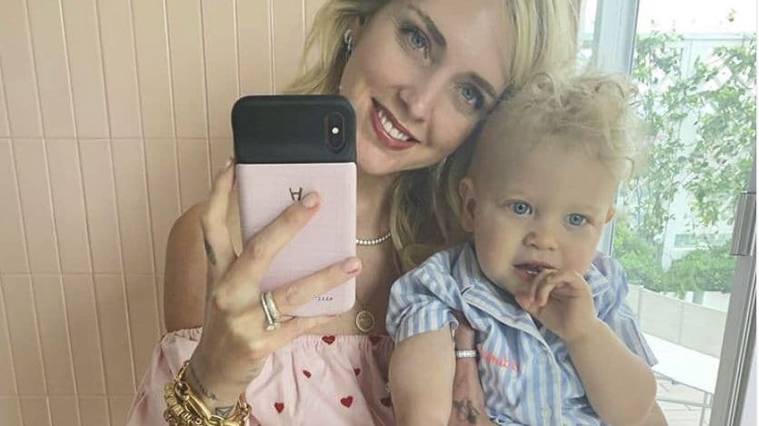 Chiara Ferragni posta un video con Leone ma viene massacrata dai fan