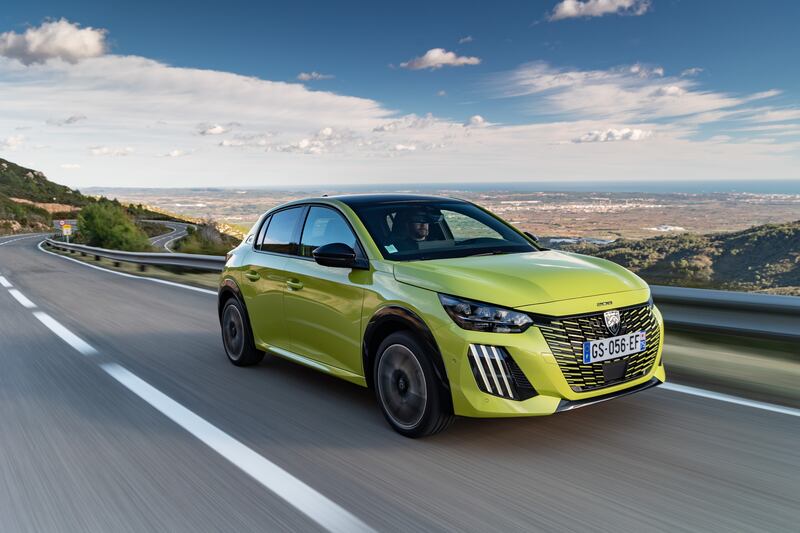 Peugeot e-208, guarda la gallery 10
