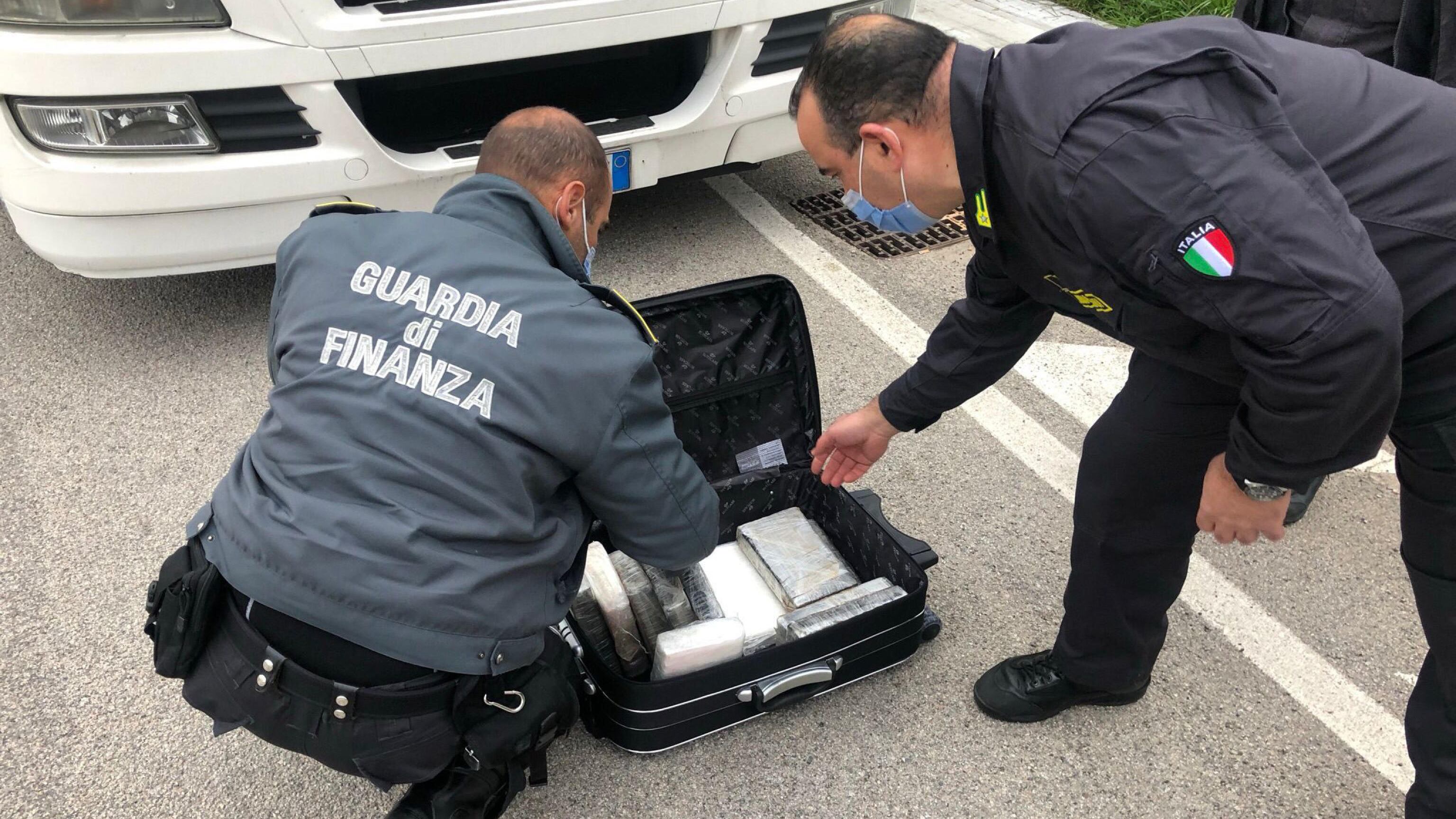 "Prostituzione, droga, cybercrimine: vi svelo le mafie straniere in Italia"