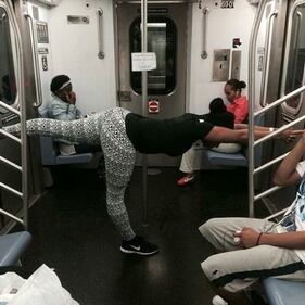 Ora lo yoga si fa in metropolitana 10