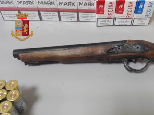 Bari, aveva un fucile nel box: "Proteggo il volpino dai cinghiali"