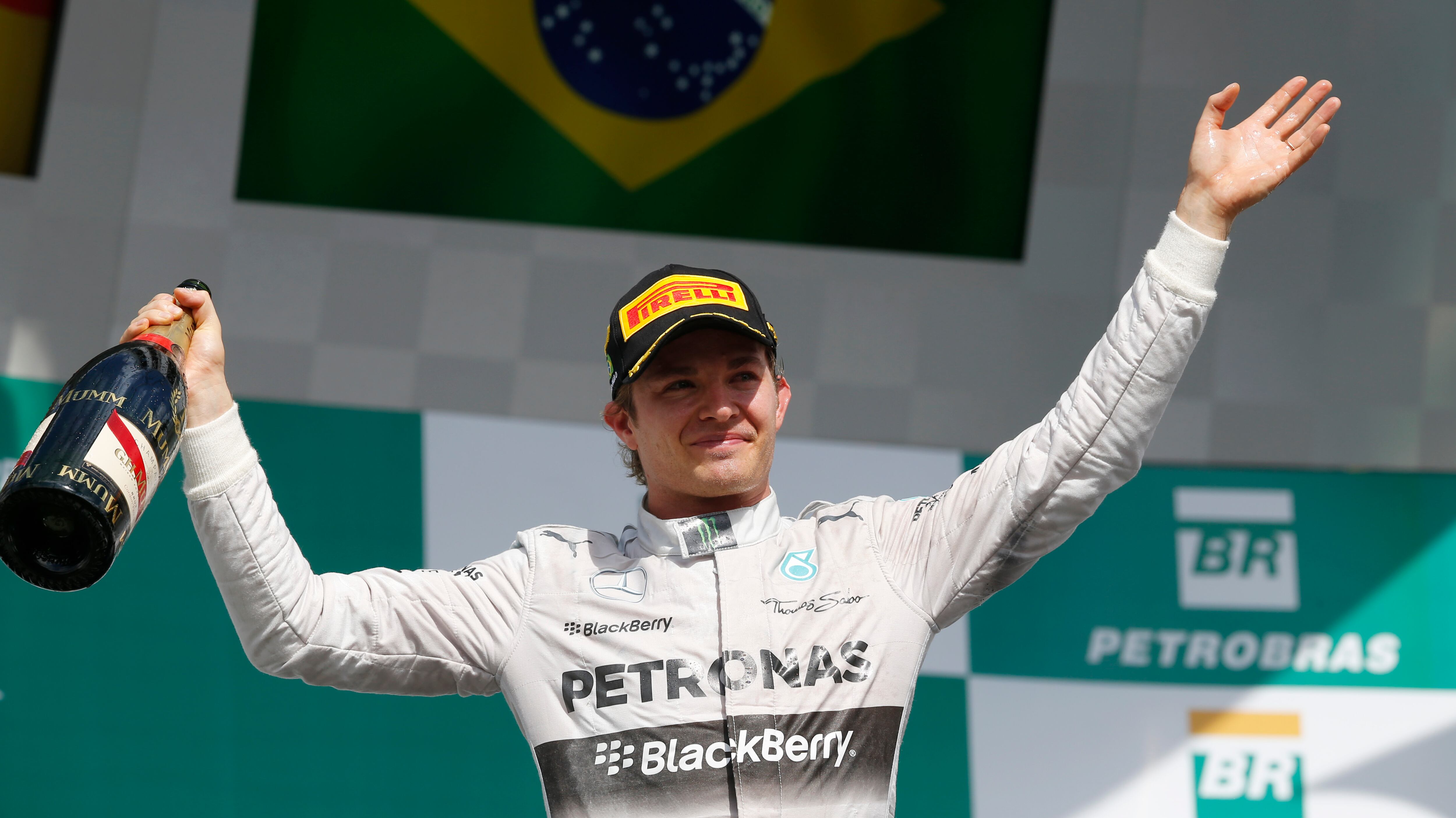 Rosberg vince in Brasile, Hamilton è secondo: si decide ad Abu Dhabi