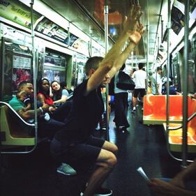 Ora lo yoga si fa in metropolitana 12