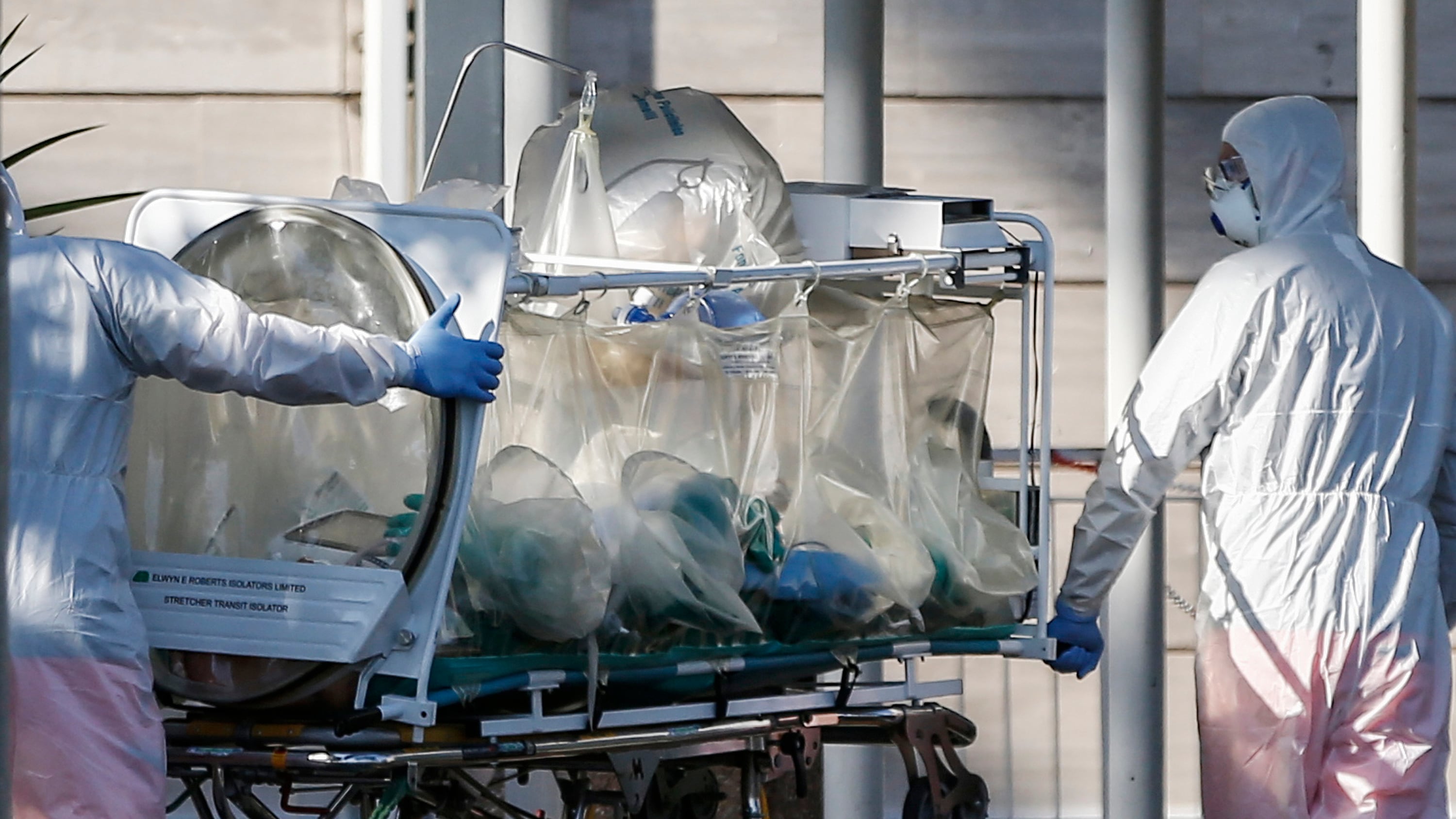 Drammatica profezia di Ippolito: "Il Covid resterà per tutto il 2021"