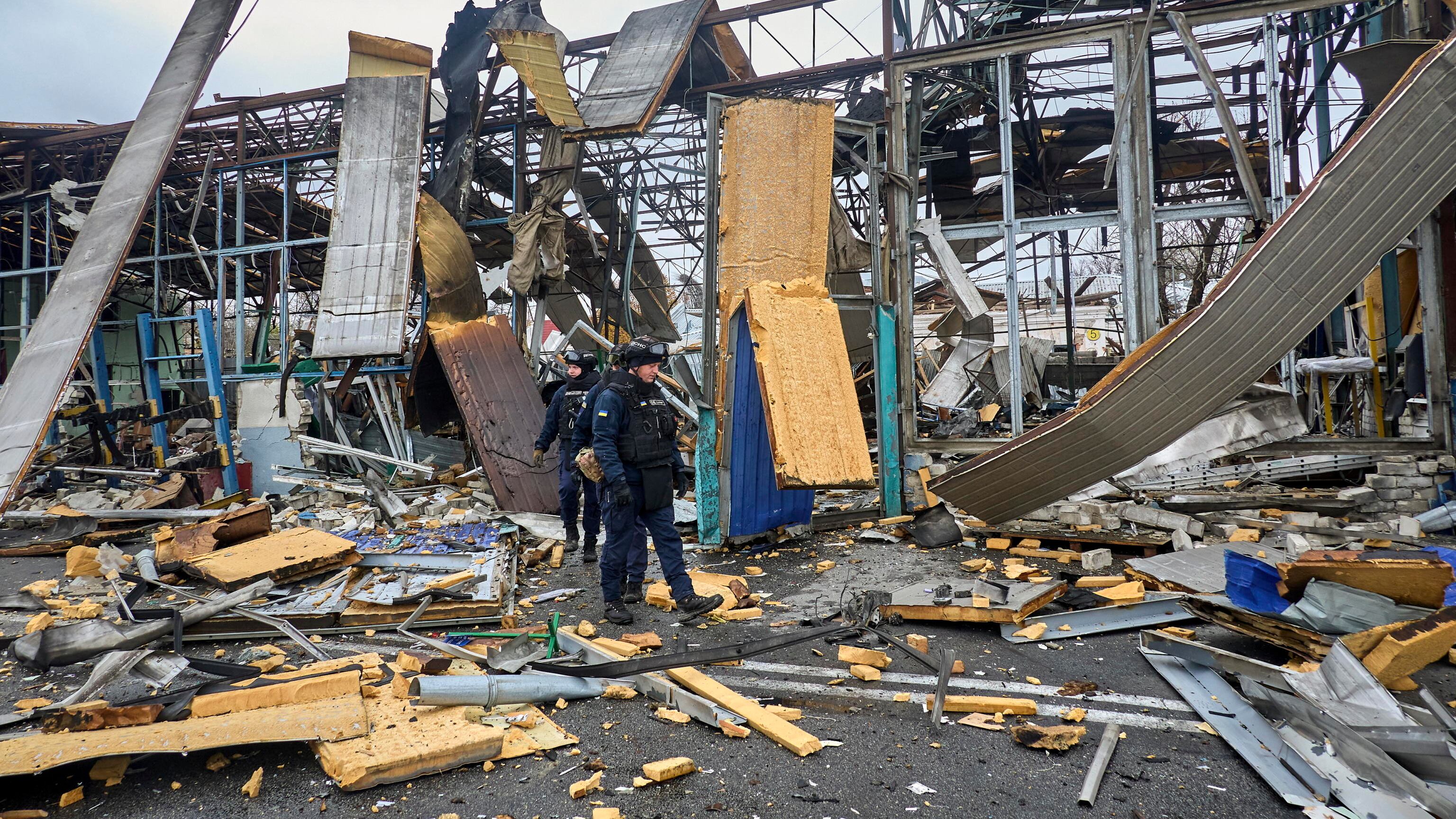 Kiev: "Nessuna resa a Pokrovsk". Caos corruzione, via due ministri