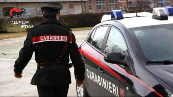 Picchia e violenta minorenne fuori dal locale: arrestato 21enne