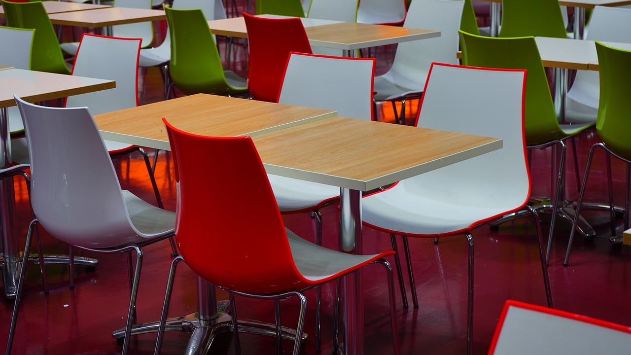 Pranzo alla mensa della scuola: 31 bambini finiscono in ospedale