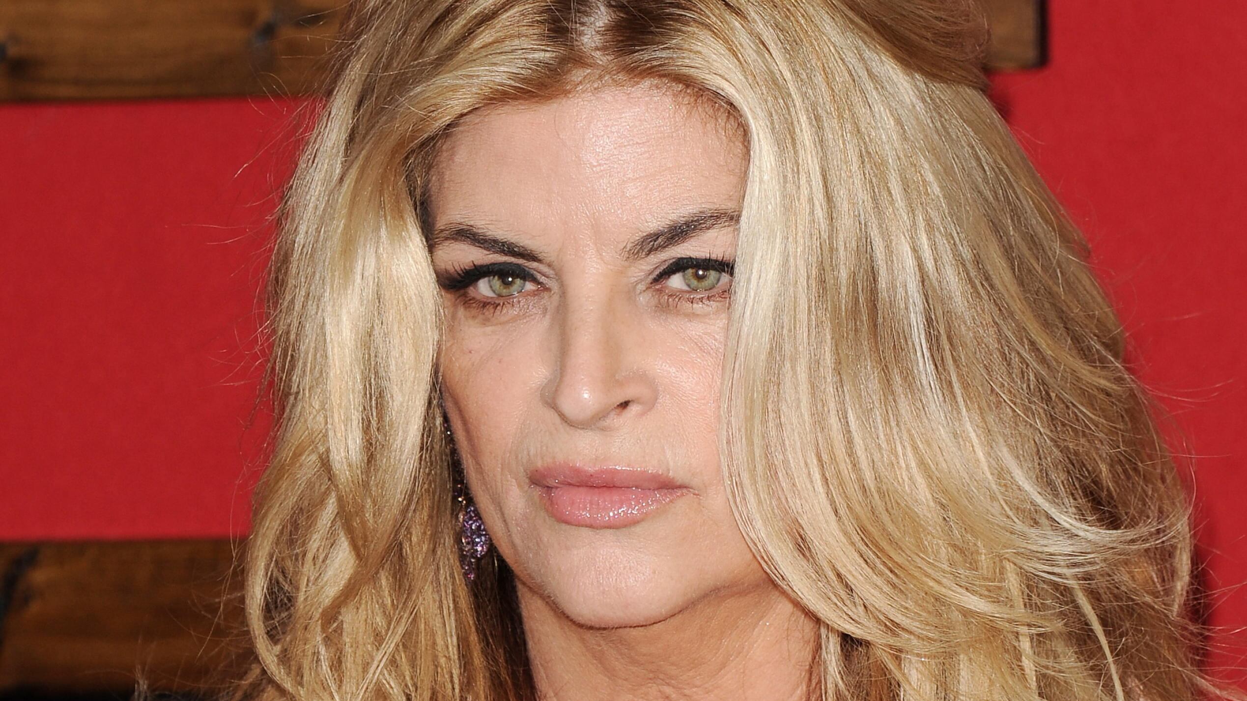 Kirstie Alley, una vita di amori e di set. Da "Cin cin" a "Senti chi parla" fino ad Allen