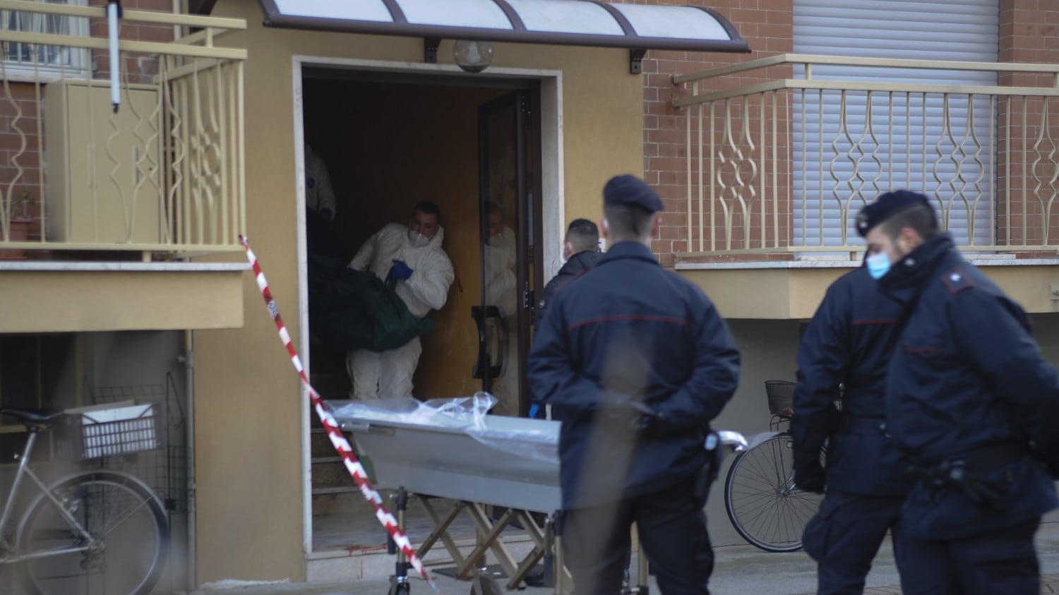 Torino, uccide moglie e figlio di 5 anni e tenta il suicidio