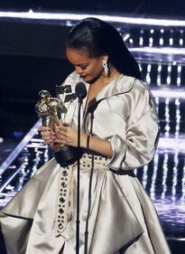MTV VMA 2016: Drake e Rihanna, le immagini 18