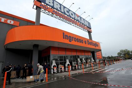 Segrate, assalto a furgone portavalori: vigilante ferito a gamba 9