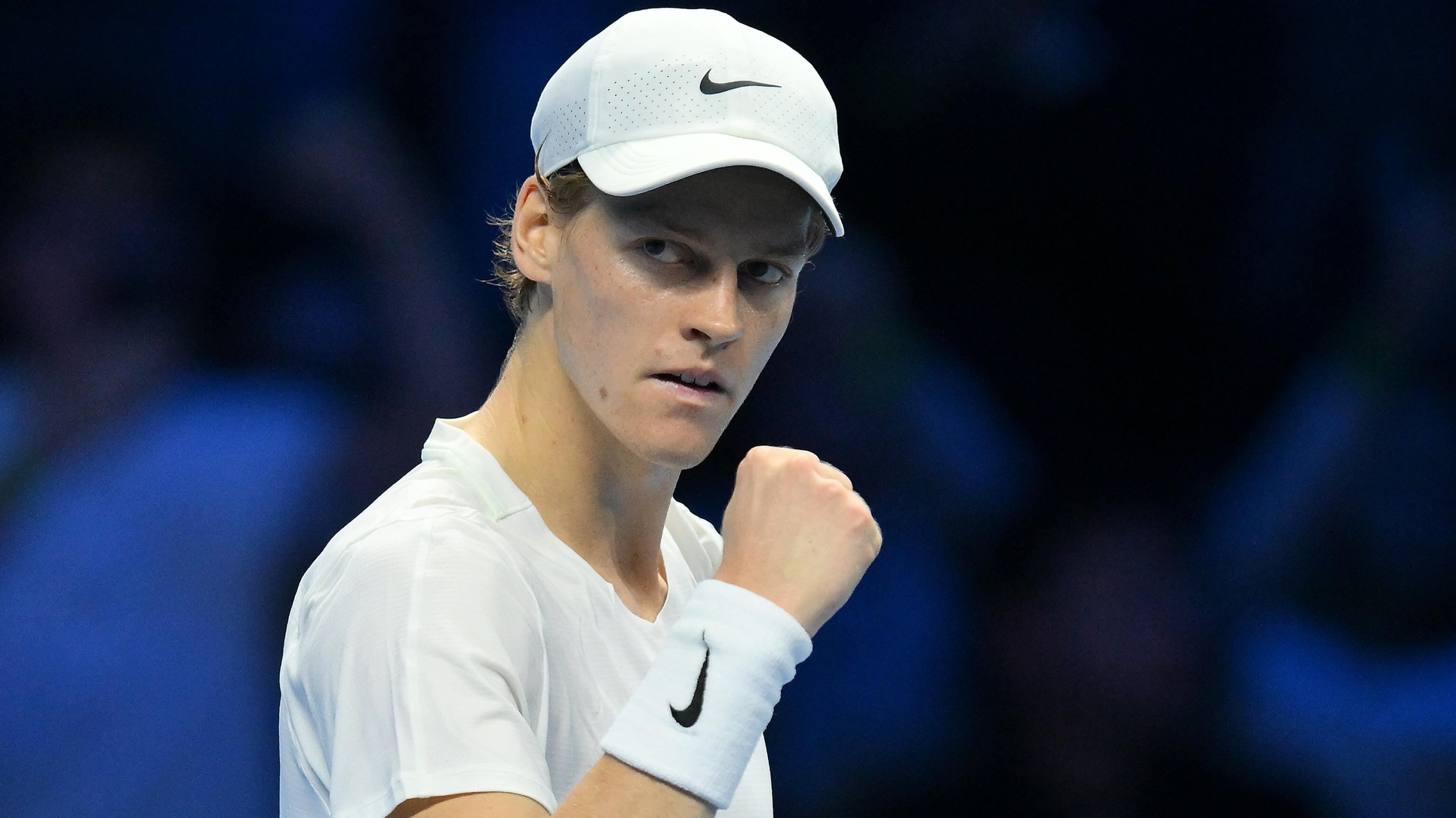 Strepitosa impresa di Sinner: batte Djokovic al tie-break