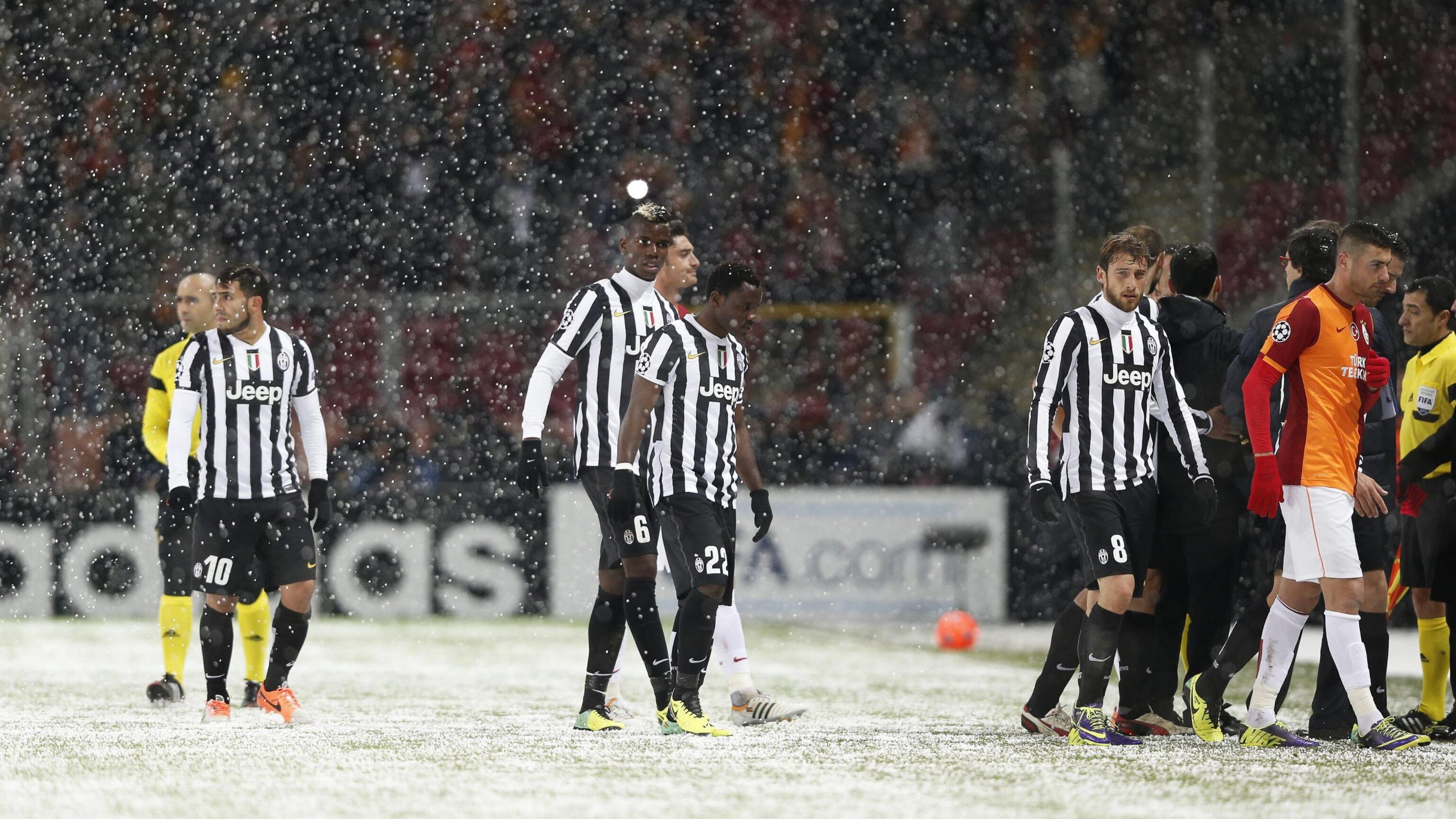 Juve, vince la neve. Dalla bolgia alla bufera