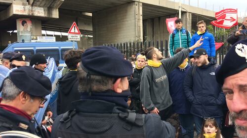 Di Maio nel suo liceo: contestato da studenti e lavoratori 3