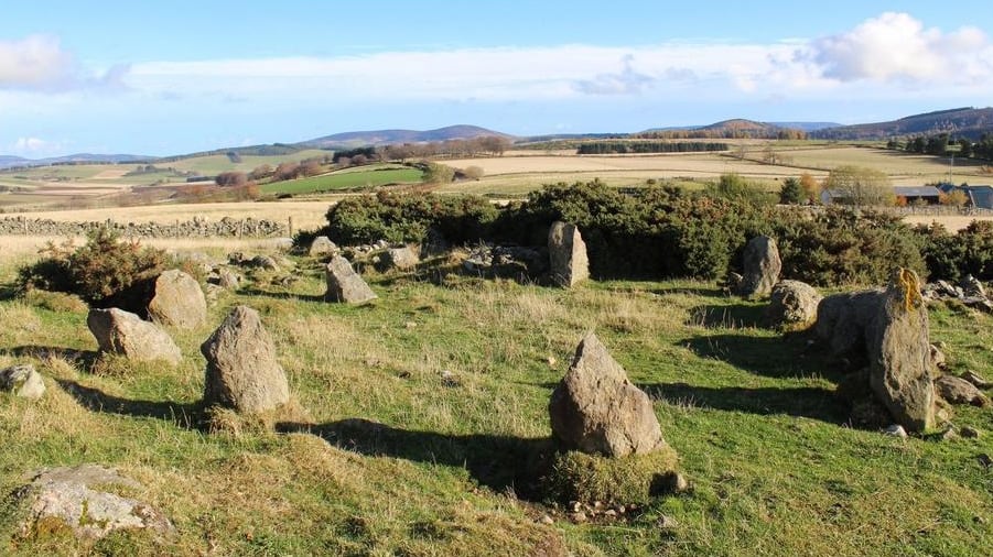 Scozia, segnalata “Stonehenge in miniatura”, archeologi entusiasti