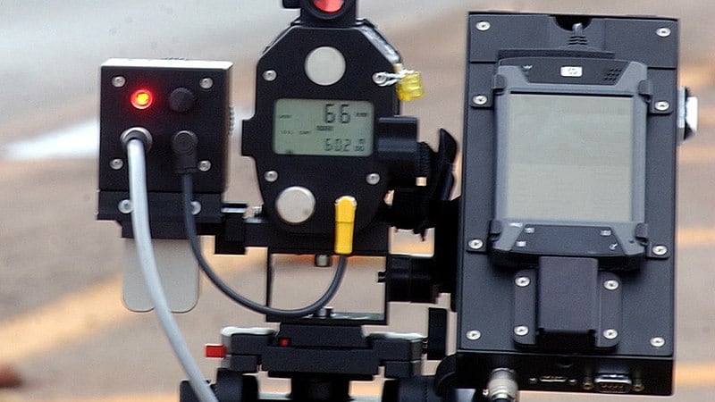 Guidi con il cellulare? Ora l'autovelox ti fa la foto dentro l'abitacolo