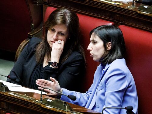 Schlein getta la maschera: "Niente armi a Israele"