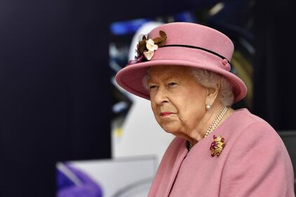 Prima uscita pubblica della Regina Elisabetta dopo il lockdown 1