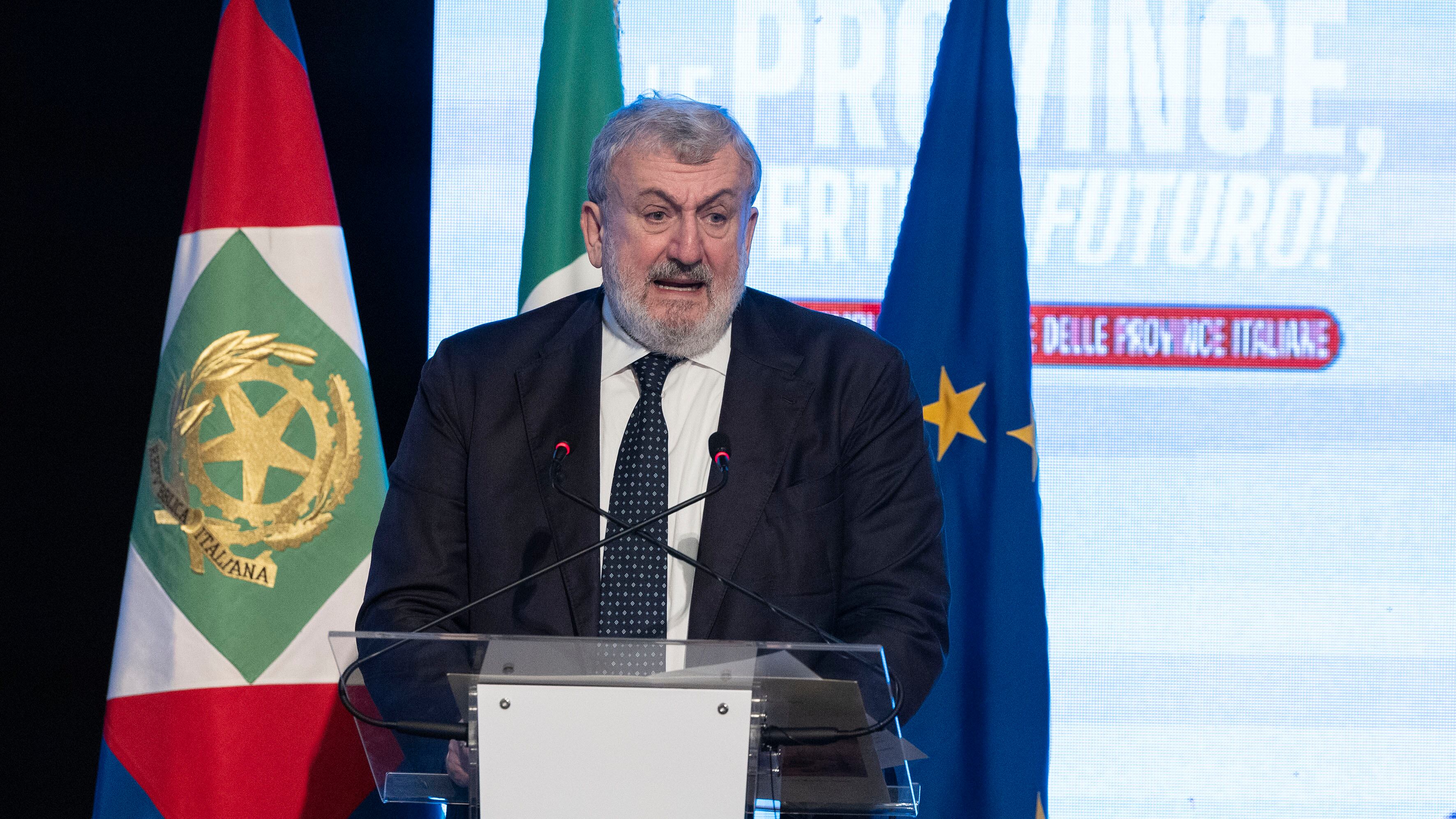 Il Pd salva Emiliano: ecco la consulenza da 120mila euro