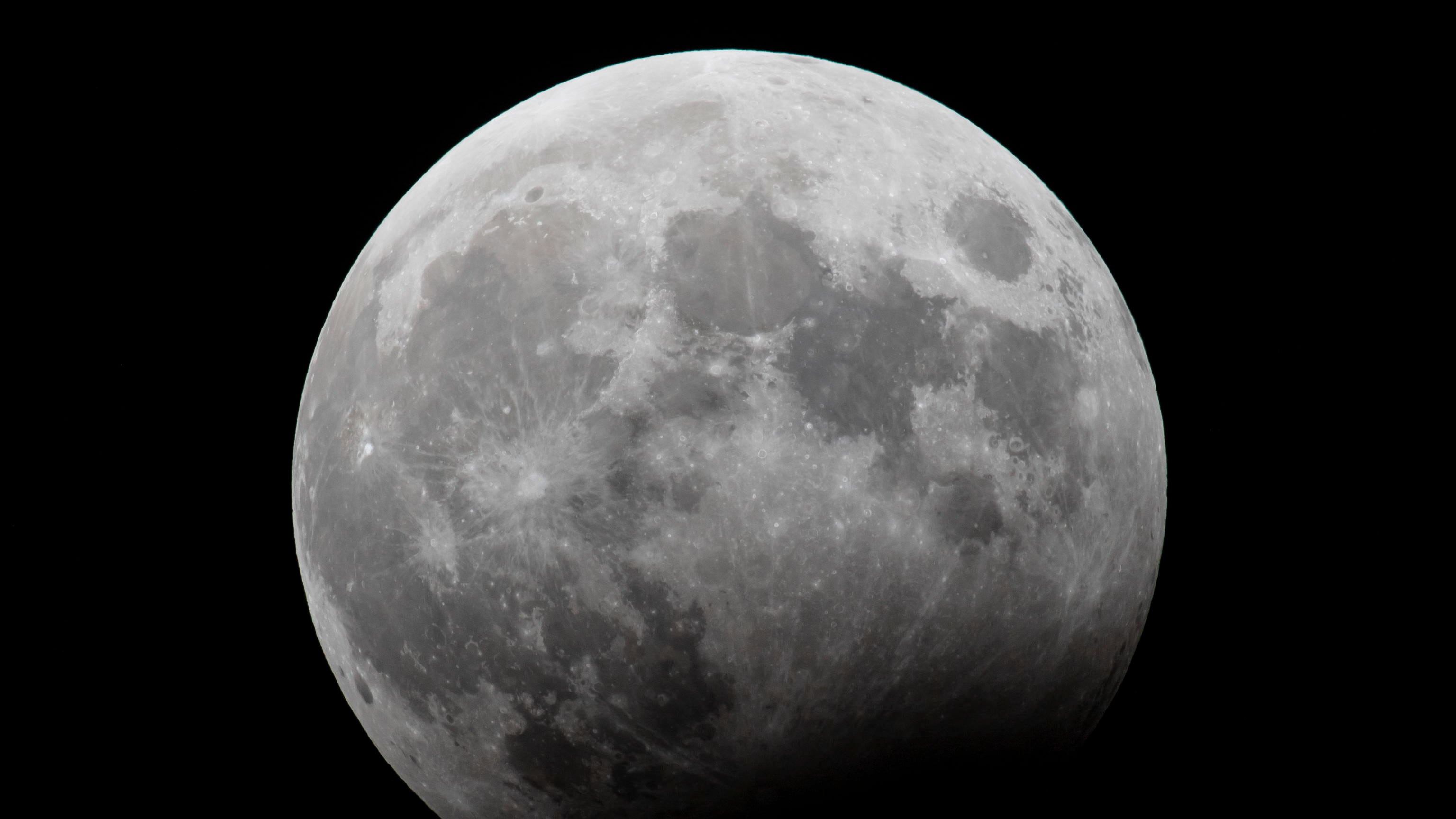 Preparatevi alla "Gibbosa calante": l'ultima luna piena prima del solstizio d'inverno