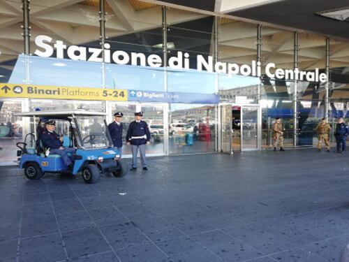 Napoli, ruba cellulari nella metro: arrestato extracomunitario