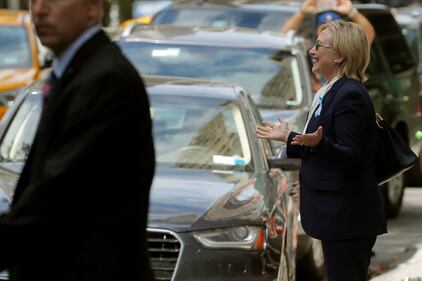 Hillary Clinton esce dalla casa della figlia dopo il malore 2