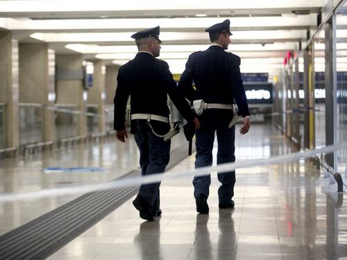 Milano, polizia si ribella: "Noi derisi e umiliati: non possiamo difenderci"