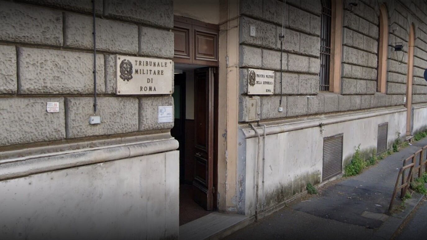 Roma, falsi certificati medici per non andare al lavoro: condanna per il militare
