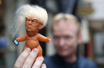 Dublino, in vendita bambola Troll raffigurante Donald Trump 2