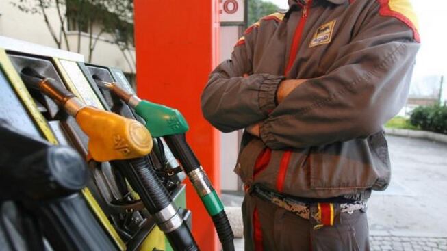 E fare il pieno ci costerà 388 euro in più all'anno