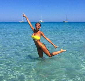 Giorgia Palmas, bikini sexy in Sardegna 6