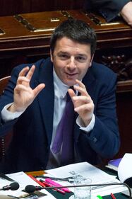 Caffè, succo, evidenziatori in bocca: le distrazioni di Matteo 4