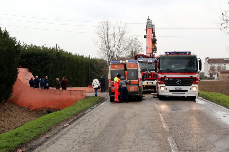 Mantova, scuolabus si ribalta in un fosso: paura per 50 bimbi 2