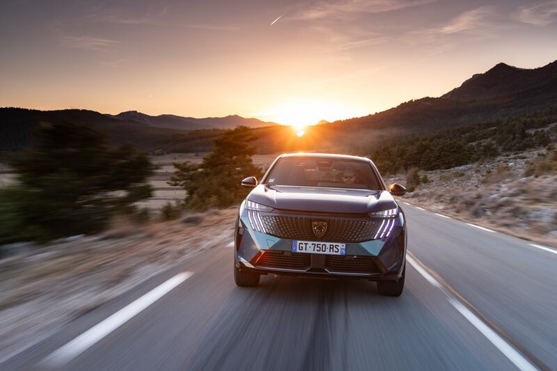 Peugeot e-3008: guarda tutte le foto 12