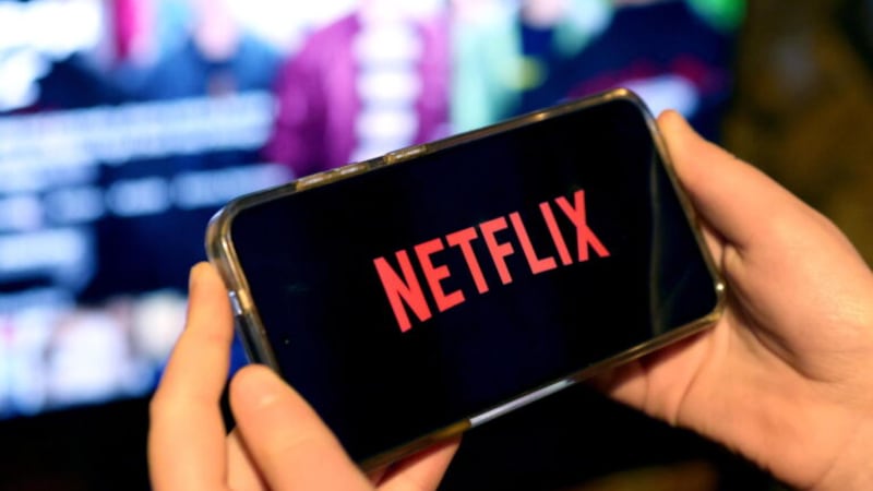 Netflix, il woke presenta il conto: la crisi del gigante dello streaming