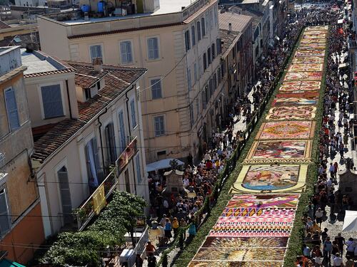 Dagli stornelli all'Infiorata: tradizioni e curiosità sul Lazio