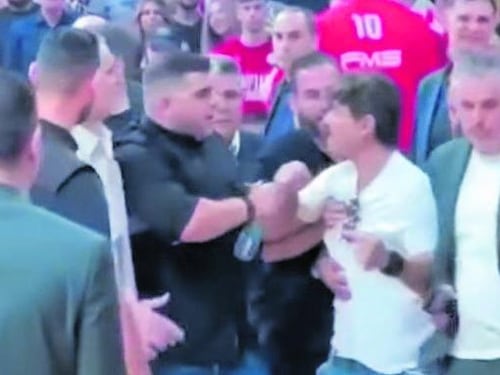 Famiglie offese e follie, presidenti in campo e finale basket a rischio