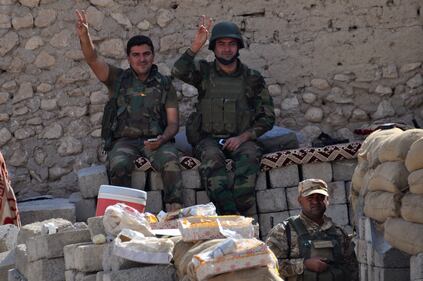 Combattenti curdi sul fronte di Sinjar 